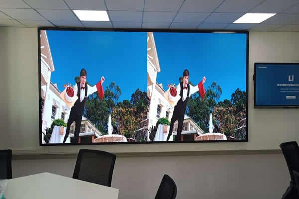 P0.9與P1.25 COB顯示屏深度技術(shù)對比分析報告