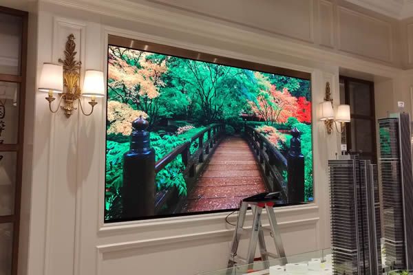 COB顯示屏和傳統(tǒng)的LED顯示屏有什么區(qū)別？